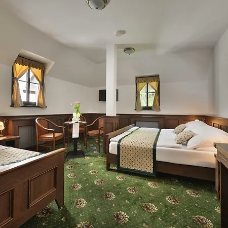 Podhrad 4* Hluboká nad Vltavou