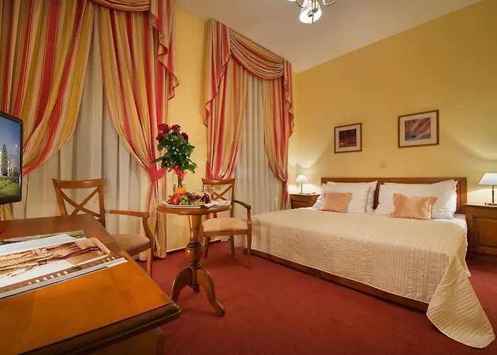 Podhrad Глубока-над-Влтавой